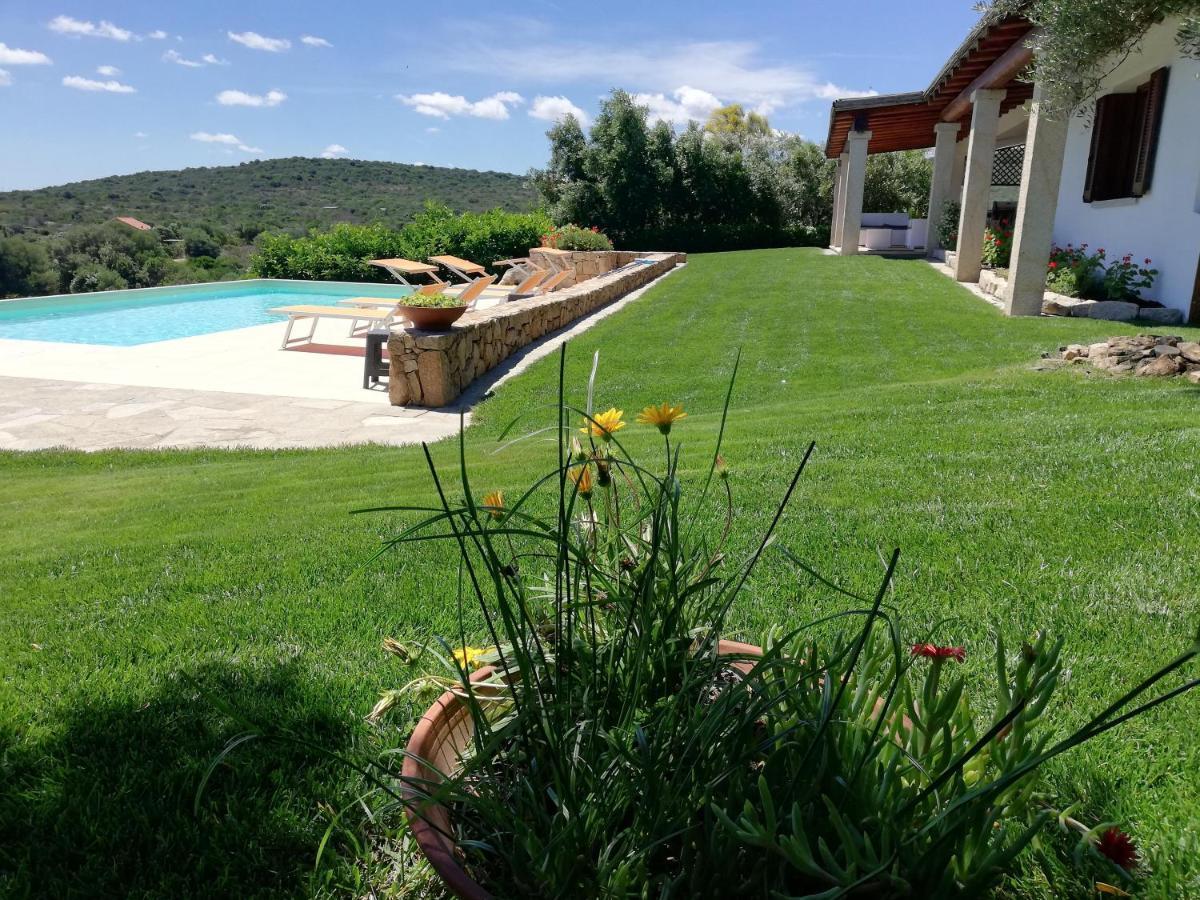 La Sima villa con piscina vista mare San Pantaleo Sardegna Esterno foto